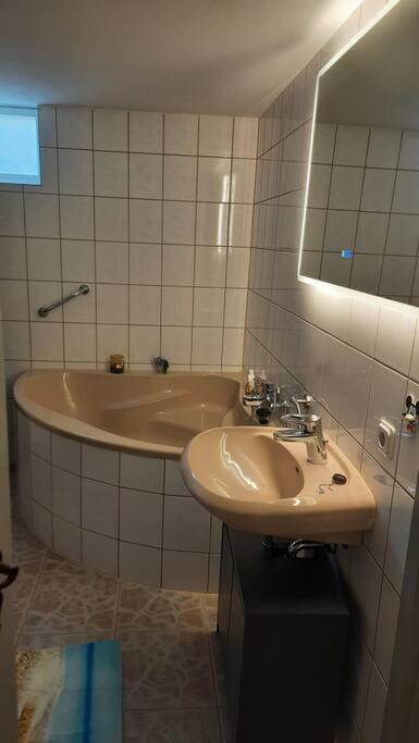 Wellness Ferienwohnung Biene Im Bergischen Land Much Exteriör bild
